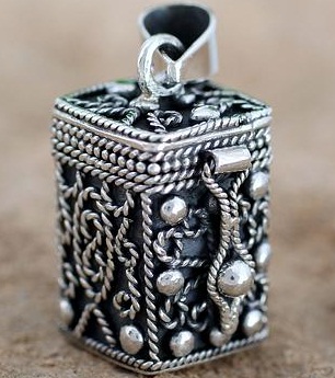 25 Different Types of Jewellery Lockets Designs with Pictures