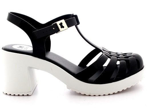 9 Best Women&#039;s and Men&#039;s Rubber Sandals With Style and Comfort | I Fashion Styles