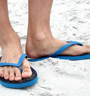 9 Best Women&#039;s and Men&#039;s Rubber Sandals With Style and Comfort | I Fashion Styles