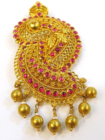 25 Latest Gold Pendant Designs for Men and Women