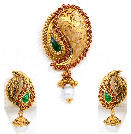 25 Latest Gold Pendant Designs for Men and Women