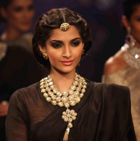 9 Traditional Maang Tikka Set Designs with Images | I Fashion Styles