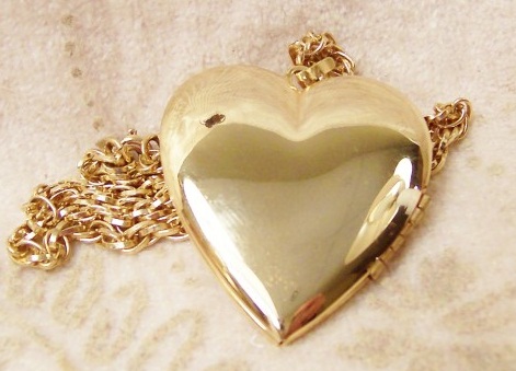 9 Heart Shaped Locket Jewelry Designs with Names