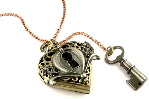 9 Heart Shaped Locket Jewelry Designs with Names