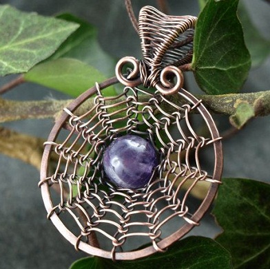 9 Beautiful Designs of Gemstone Necklaces in Trend