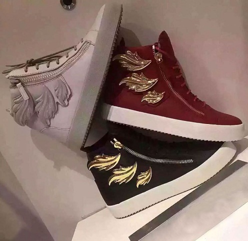 30 New &amp; Stylish Casual Shoes for Mens &amp; Womens in Trend