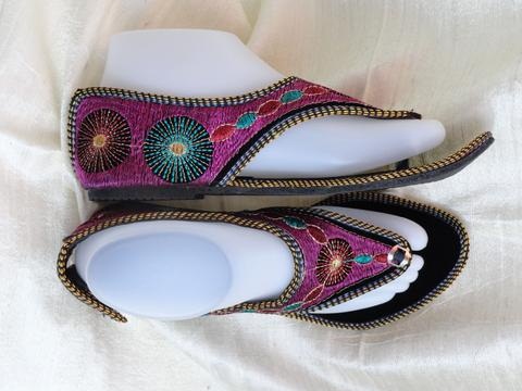 30 New &amp; Stylish Casual Shoes for Mens &amp; Womens in Trend