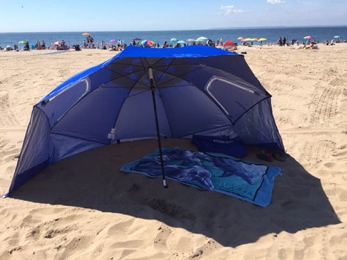 9 Trending Designs of Beach Umbrellas With Images