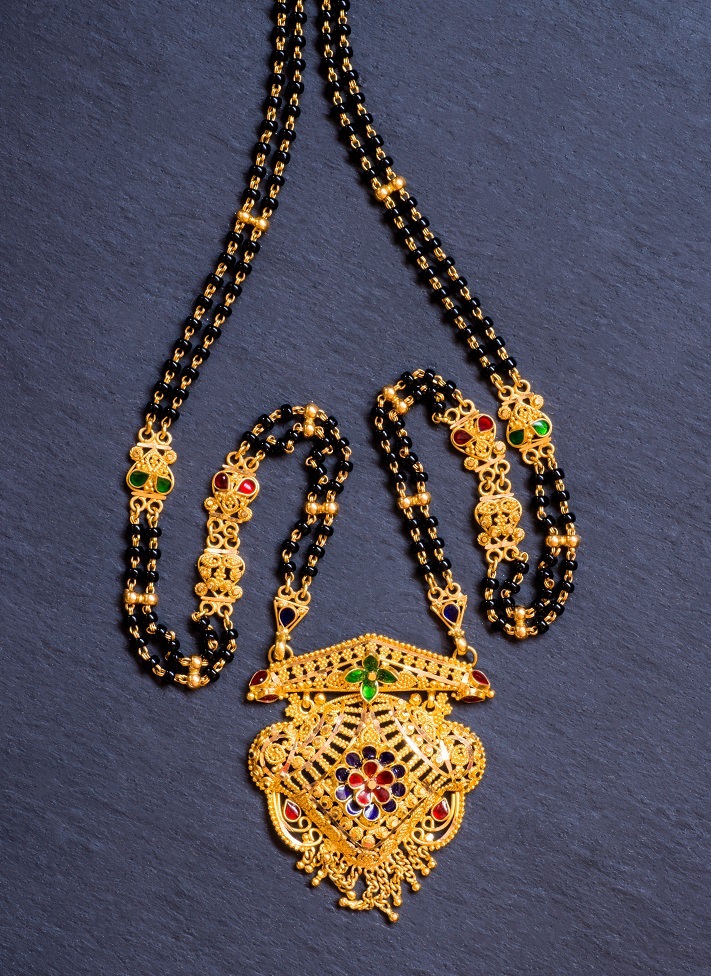 30 Timeless Gold Mangalsutra Designs for Modern Brides