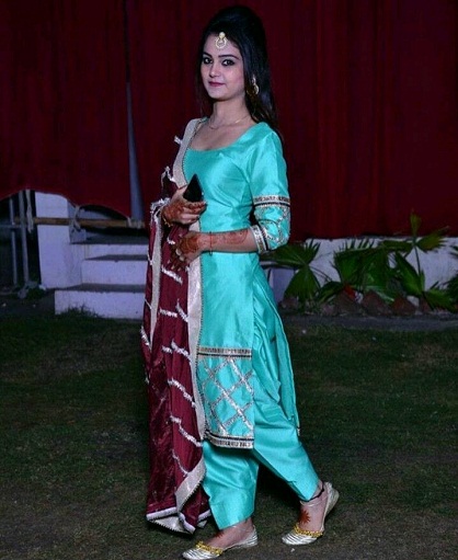 15 Best Designs Of Punjabi Kurti Designs For Ladies