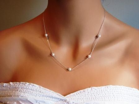 15 Latest Simple Necklace Designs for Women in Fashion