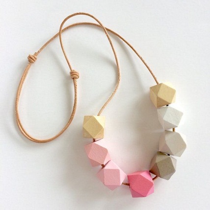 15 Latest Simple Necklace Designs for Women in Fashion