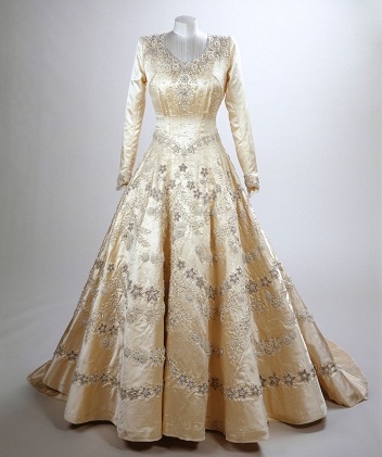 15 Different Designs of Frill Frocks for Women and Kid Girl | I Fashion Styles