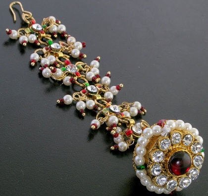 25 Mesmerizing and Latest Maang Tikka Designs |I Fashion Styles