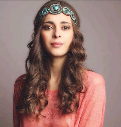 25 Mesmerizing and Latest Maang Tikka Designs |I Fashion Styles