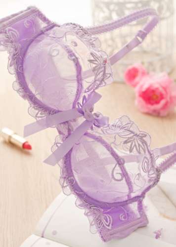 9 Modern Designs of Transparent Bras Are Ideal Option For Women