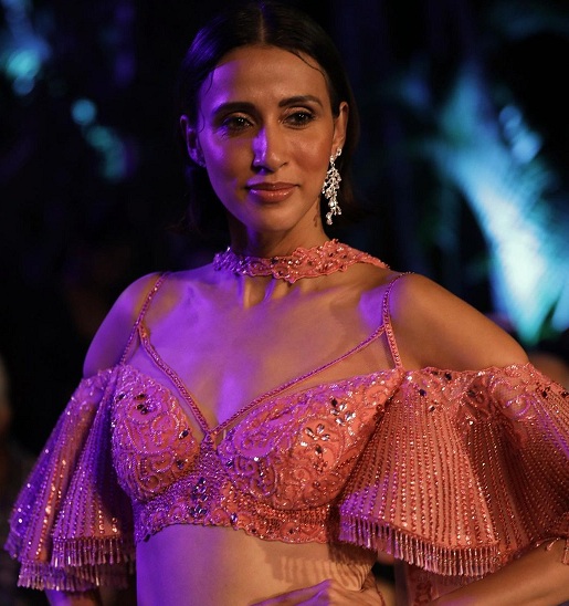 Latest Blouse Designs (2024) Ideas: Check These 100+ Stunning Models