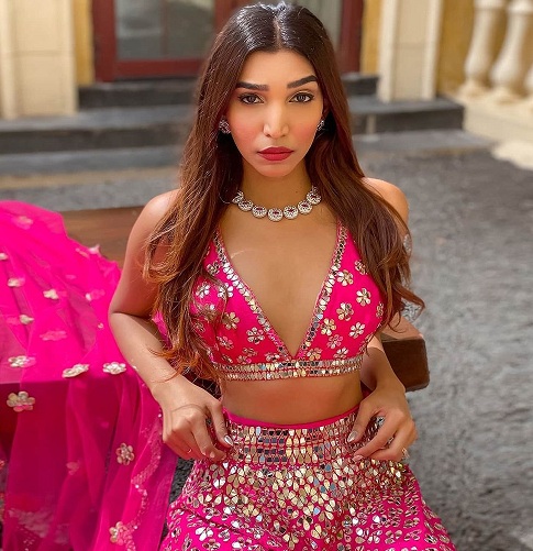 Latest Blouse Designs (2024) Ideas: Check These 100+ Stunning Models