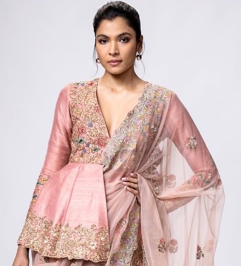 Latest Blouse Designs (2024) Ideas: Check These 100+ Stunning Models