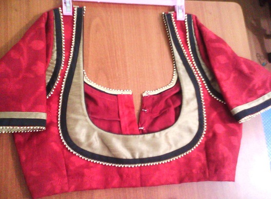 15 Stylish Blouse Designs with Border for Beautiful Look