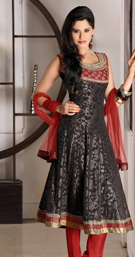 15 Stylish Models of Fancy Salwar Kameez Designs for Diva Look