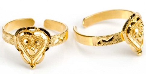 Gold Toe Rings for Women - 9 Trendy Designs for Beautiful Look