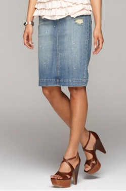 9 Latest Knee Length Skirts for Ladies with Modern Look