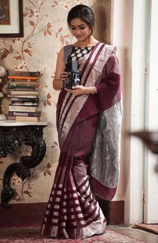 15 Trending Models of Linen Sarees That Match Your Style | I Fashion Styles