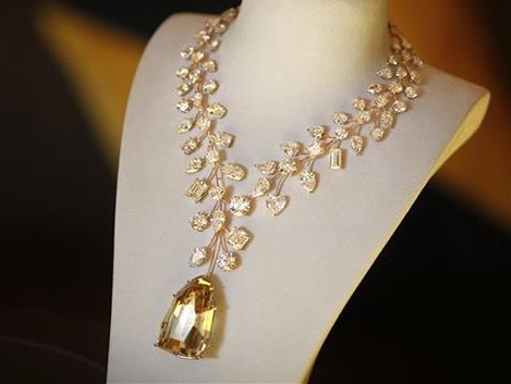 25 Beautiful Diamond Necklace Designs - New Collection