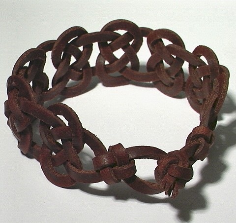 9 Popular Leather Anklets for Men &amp; Women in Trend