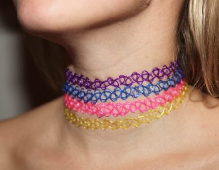9 Fashionable Tattoo Chokers for Womens in Trend
