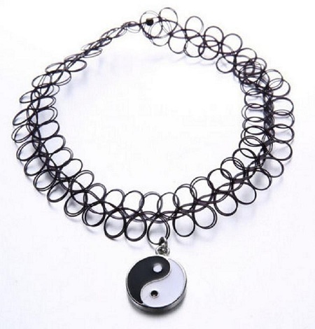 9 Fashionable Tattoo Chokers for Womens in Trend