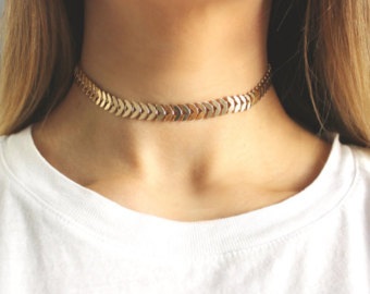 9 Fashionable Tattoo Chokers for Womens in Trend