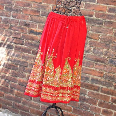 12 Treading Indian Skirts Designs for Traditional Look