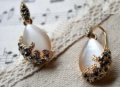 9 Stylish Designs of Gemstone Earrings for Women with Trendy Look