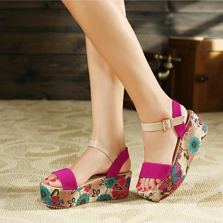 9 Trending Designs of Platform Sandals for Ladies in Fashion