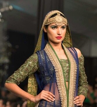 9 Beautiful Pearl Maang Tikka Designs for Womens