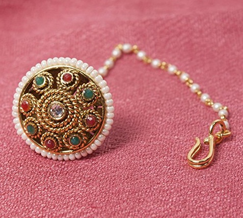 9 Beautiful Pearl Maang Tikka Designs for Womens