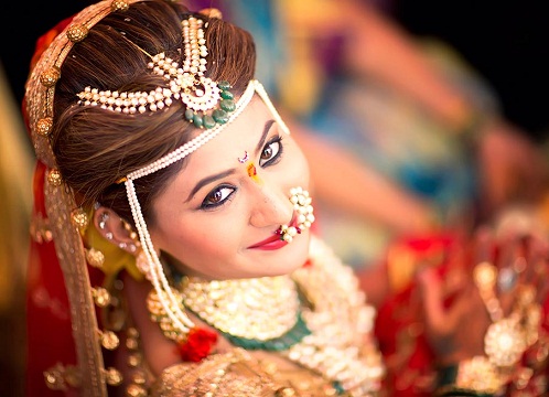 9 Beautiful Pearl Maang Tikka Designs for Womens