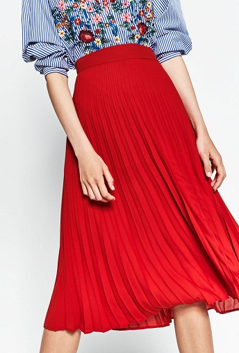 9 Attractive Designs of Red Skirts for Stunning Look