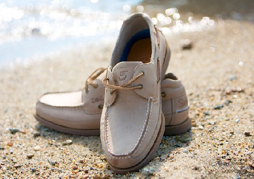 10 Light Weight &amp; Water Proof Beach Shoes - Best Models