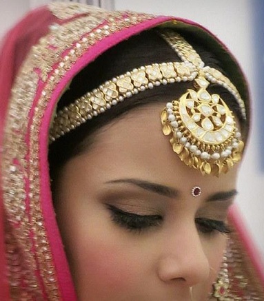 Maang Tikka Designs for Round Face Shape - 9 Stunning Collection