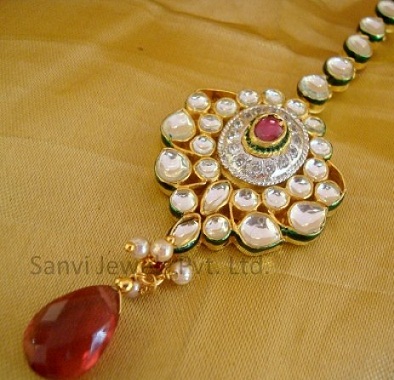 Maang Tikka Designs for Round Face Shape - 9 Stunning Collection