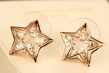 Stud Earrings Designs - 15 Modern and Beautiful Collection