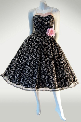 Retro Style Dresses - 15 Trending Designs for Vintage Look