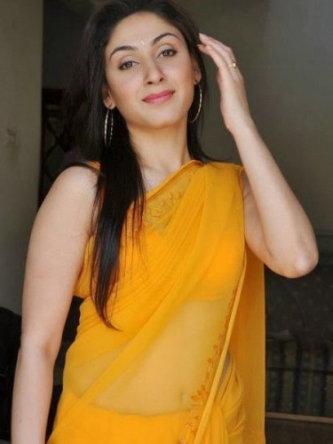 20 Mesmerizing Yellow Sarees for Stunning and Bright Look