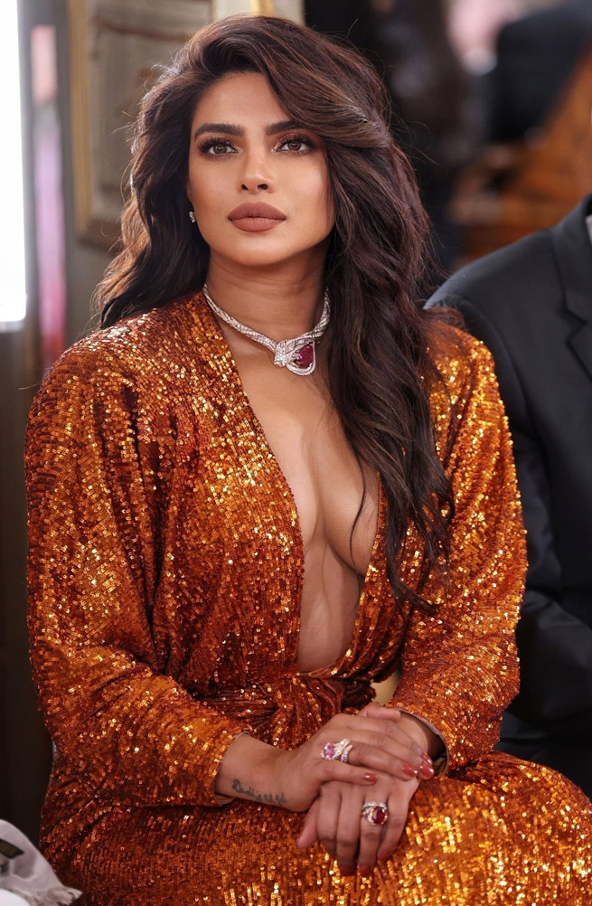 25+ Hottest Bollywood Actresses Instagram Pics and Reels 2024