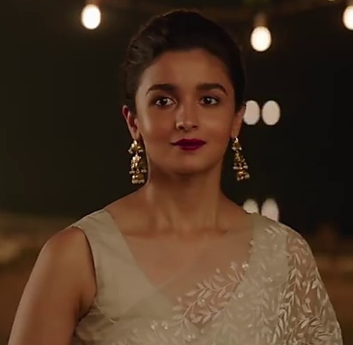 Alia Saree Looks: 15 Latest Hot Pics of Alia Bhatt in Saree 2025
