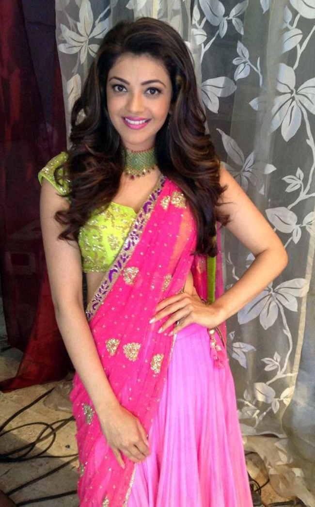 18 Super Hot Pics of Telugu and Tamil Girls in Half Saree