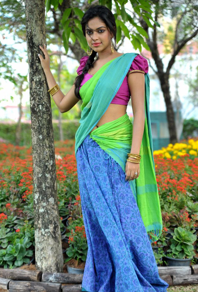 18 Super Hot Pics of Telugu and Tamil Girls in Half Saree